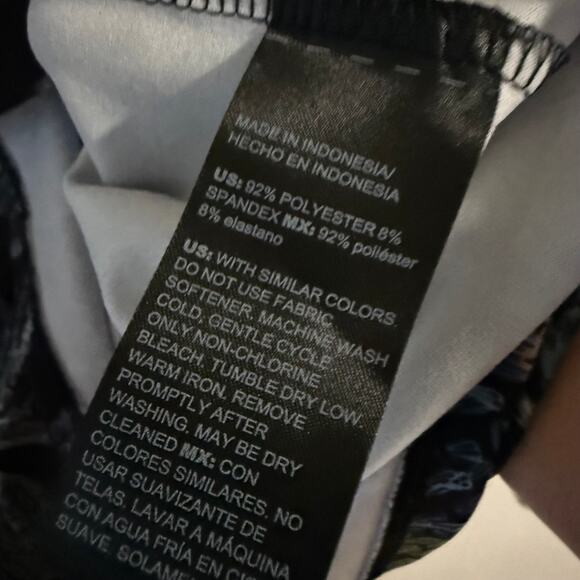 Chico’s Size XL Stretch Knit Black Floral Half zip up sweater size XL - Picture 6 of 10